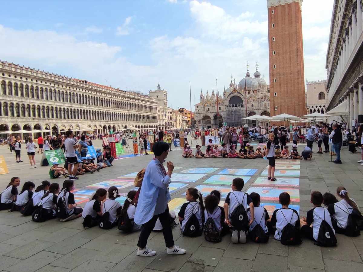 Festa scuole in Piazza San Marco con il gioco VENEZIA È FAVOLOSA. Premio Sostenibilità a Burano, pari merito Venezia e&nbsp;Chirignago