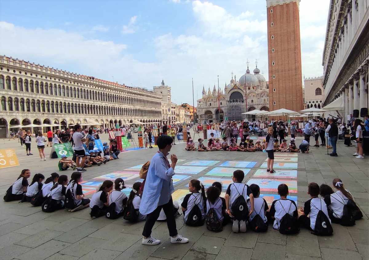 Festa scuole in Piazza San Marco con il gioco VENEZIA È FAVOLOSA. Premio Sostenibilità a Burano, pari merito Venezia e&nbsp;Chirignago